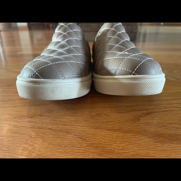 Steve Madden quilted slip on shoe - Picture 9 of 11
